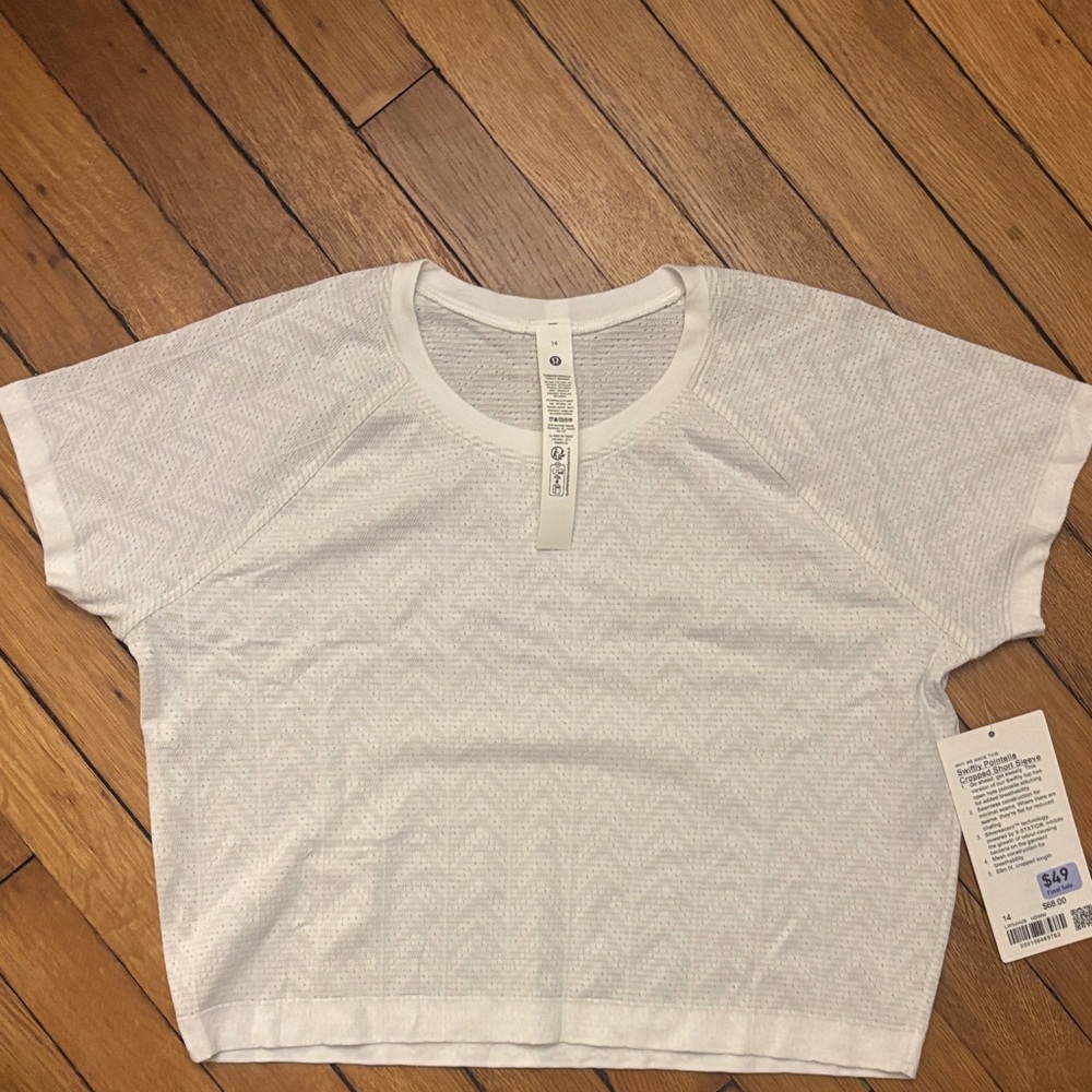 Lululemon Women's White swiftly cropped Short Sleeve